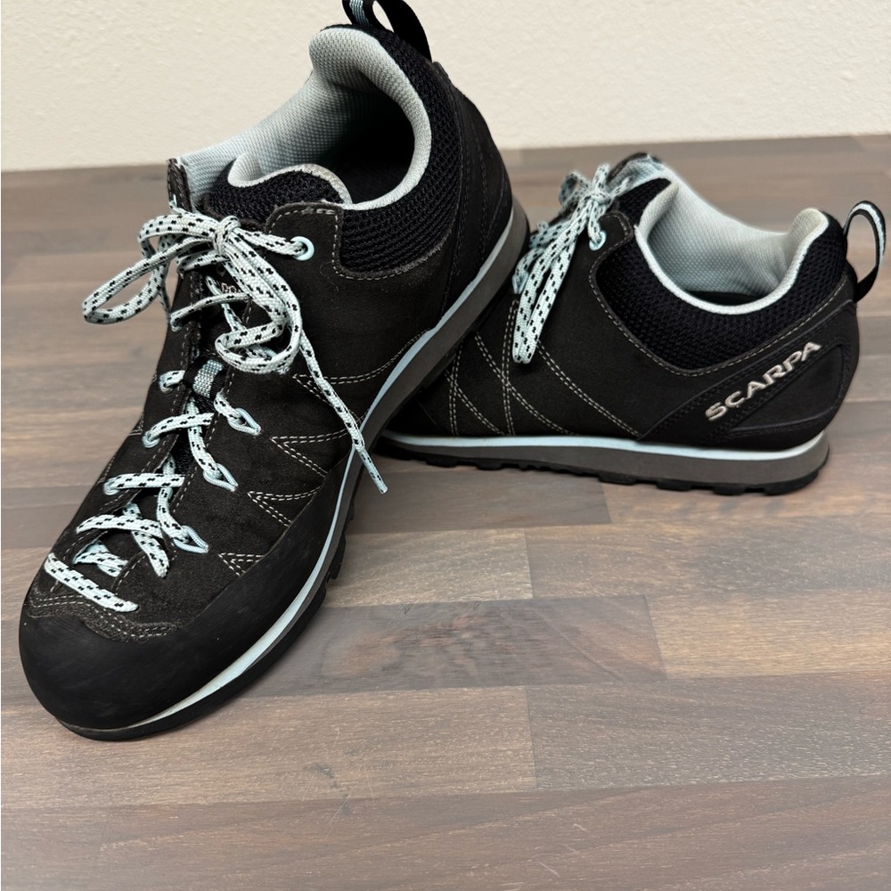 SCARPA CRUX ROCK CLIMBING Approach Shoe - Shark/Turquoise - US 7.5/ EU 39